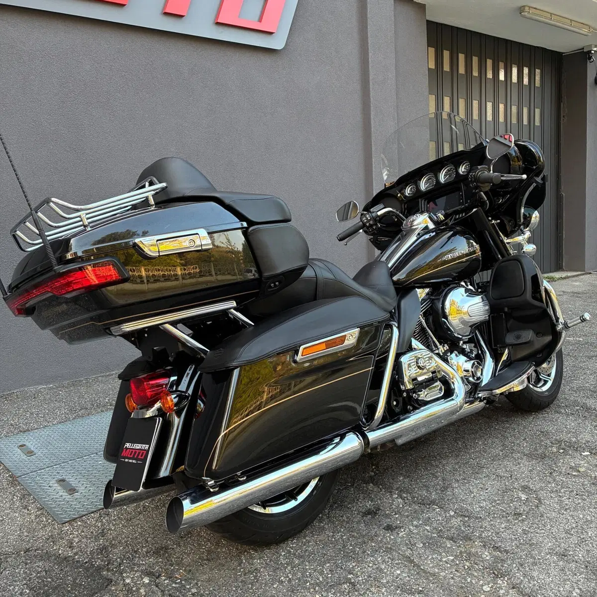 Harley-Davidson 1690 Electra Glide Ultra Limited (2016) - FLHTK (3)