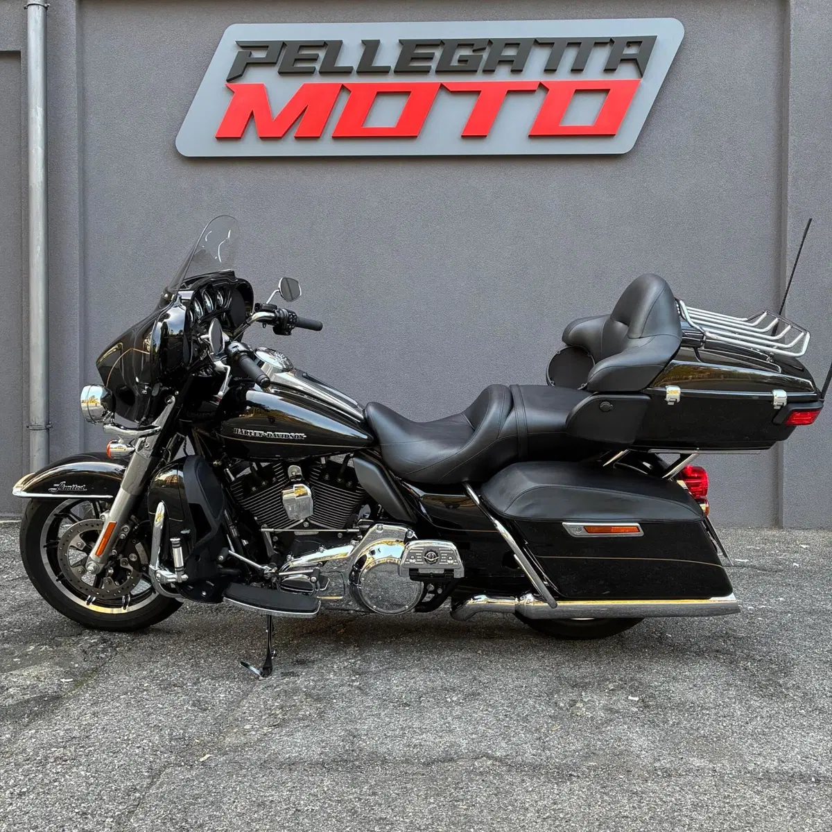 Harley-Davidson 1690 Electra Glide Ultra Limited (2016) - FLHTK (4)