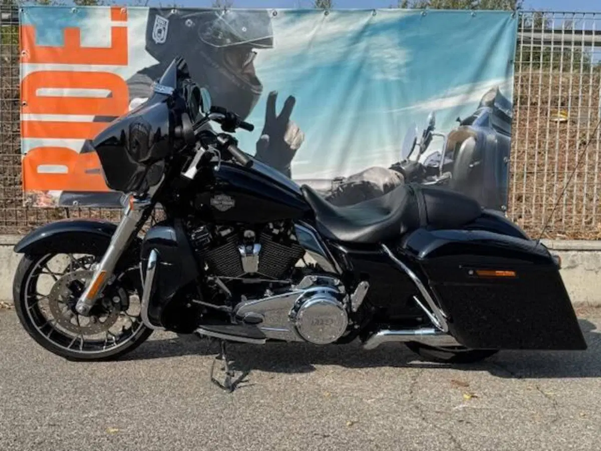 Harley-Davidson 114 Street Glide Special (2019 - 20) - FLHXS (2)