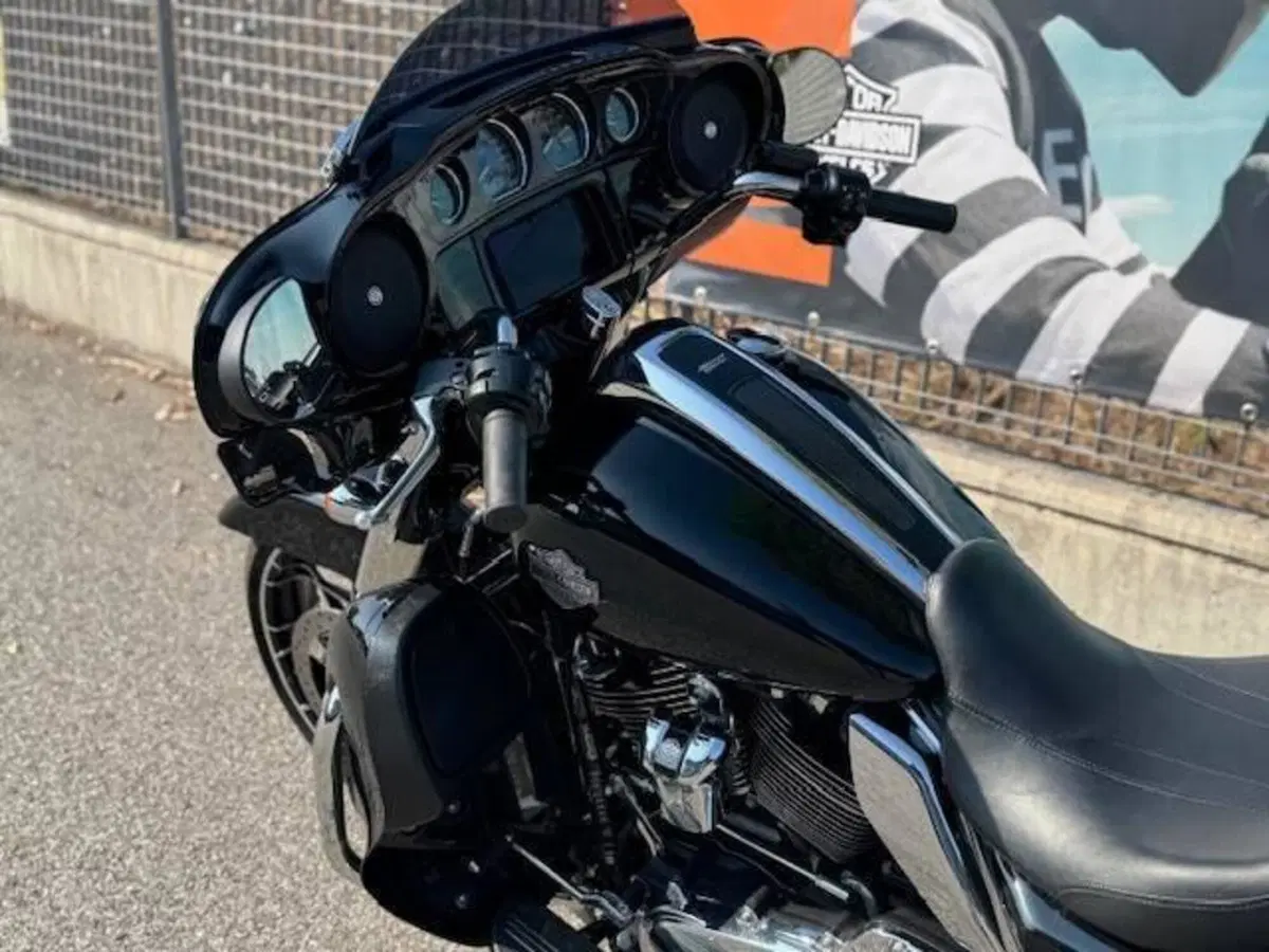 Harley-Davidson 114 Street Glide Special (2019 - 20) - FLHXS (3)