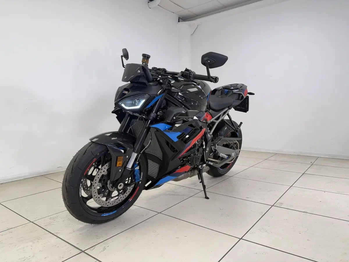 Bmw M 1000 R (2025 - 27) (2)