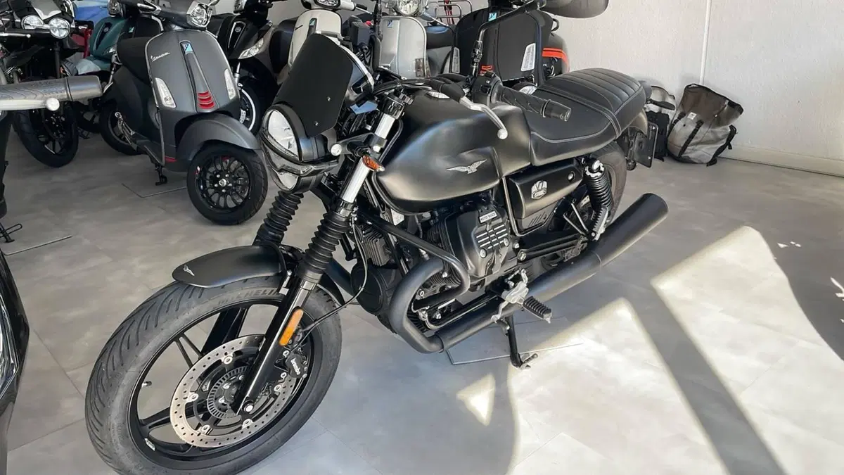 Moto Guzzi V7 Stone (2021 - 24) (5)
