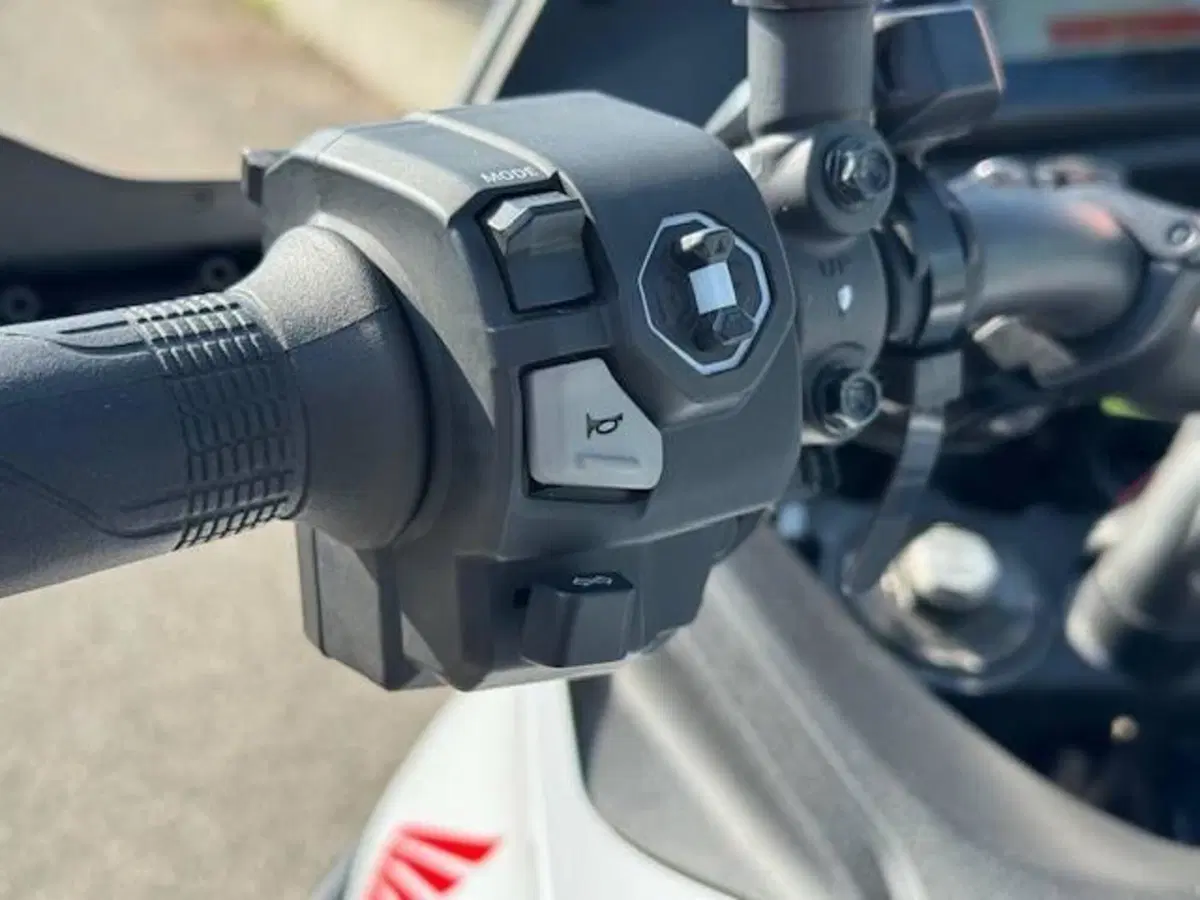 Honda Transalp XL750 (2025) (9)