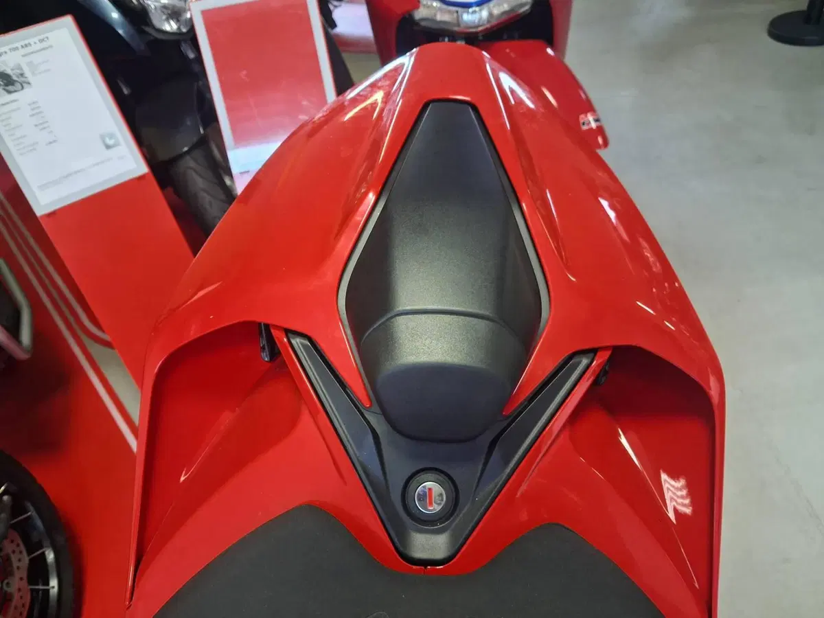 Ducati Panigale V2 S (2025 - 26) (3)