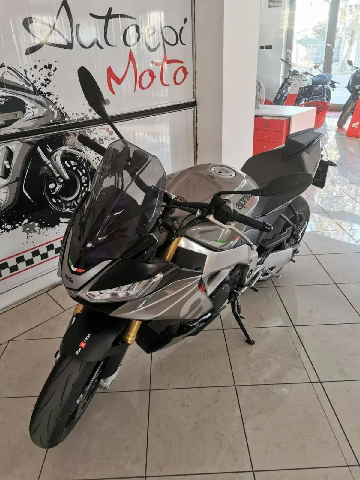 Aprilia Tuono V4 (2021 - 24) (3)