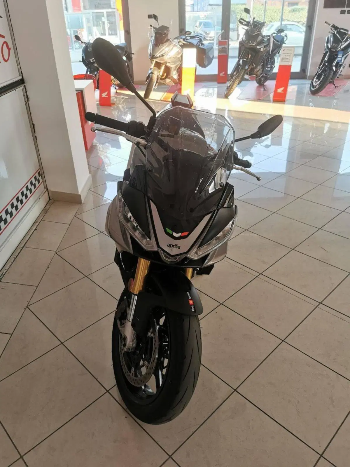 Aprilia Tuono V4 (2021 - 24) (4)