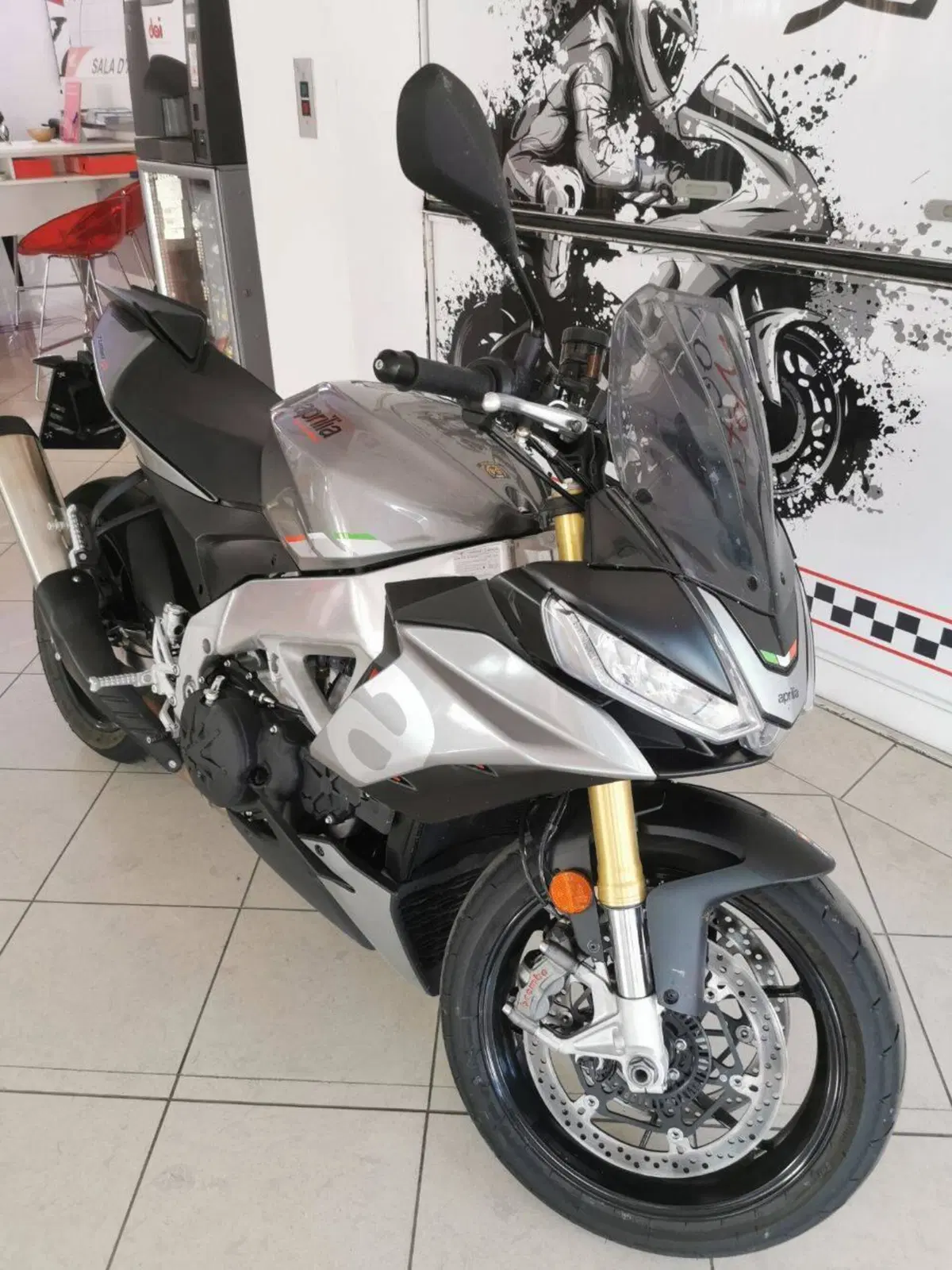 Aprilia Tuono V4 (2021 - 24) (5)