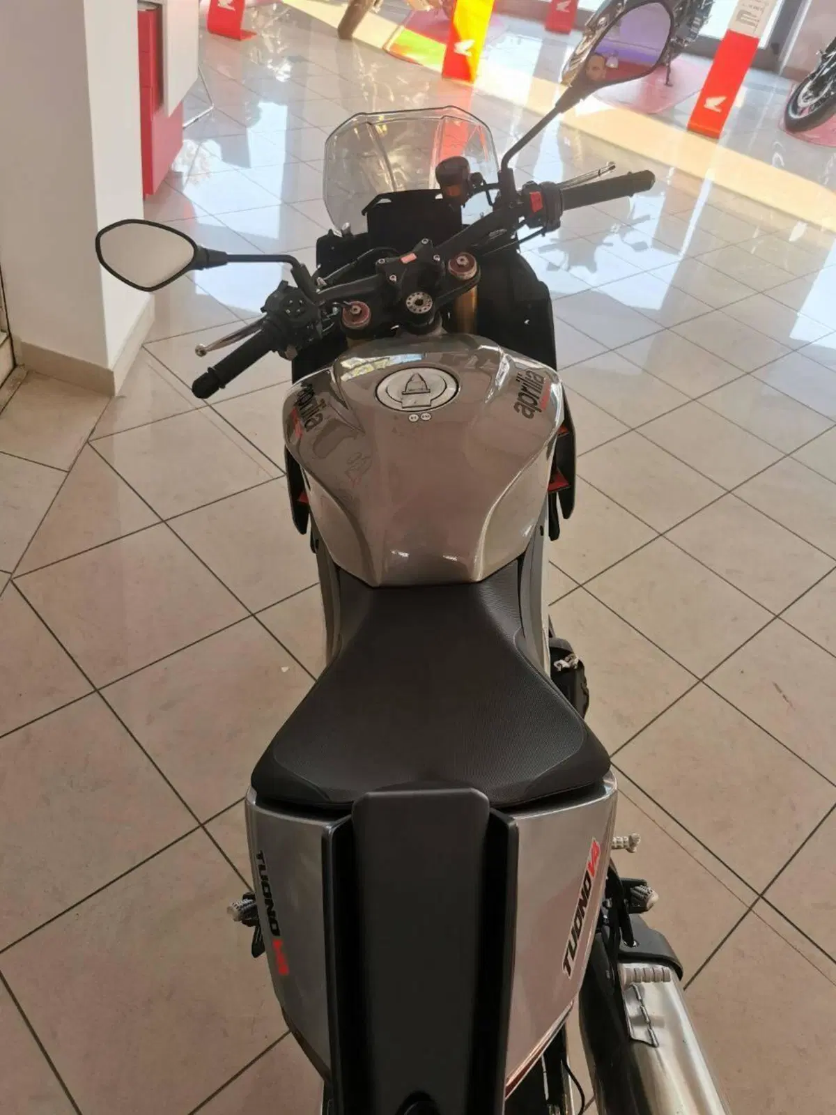 Aprilia Tuono V4 (2021 - 24) (6)