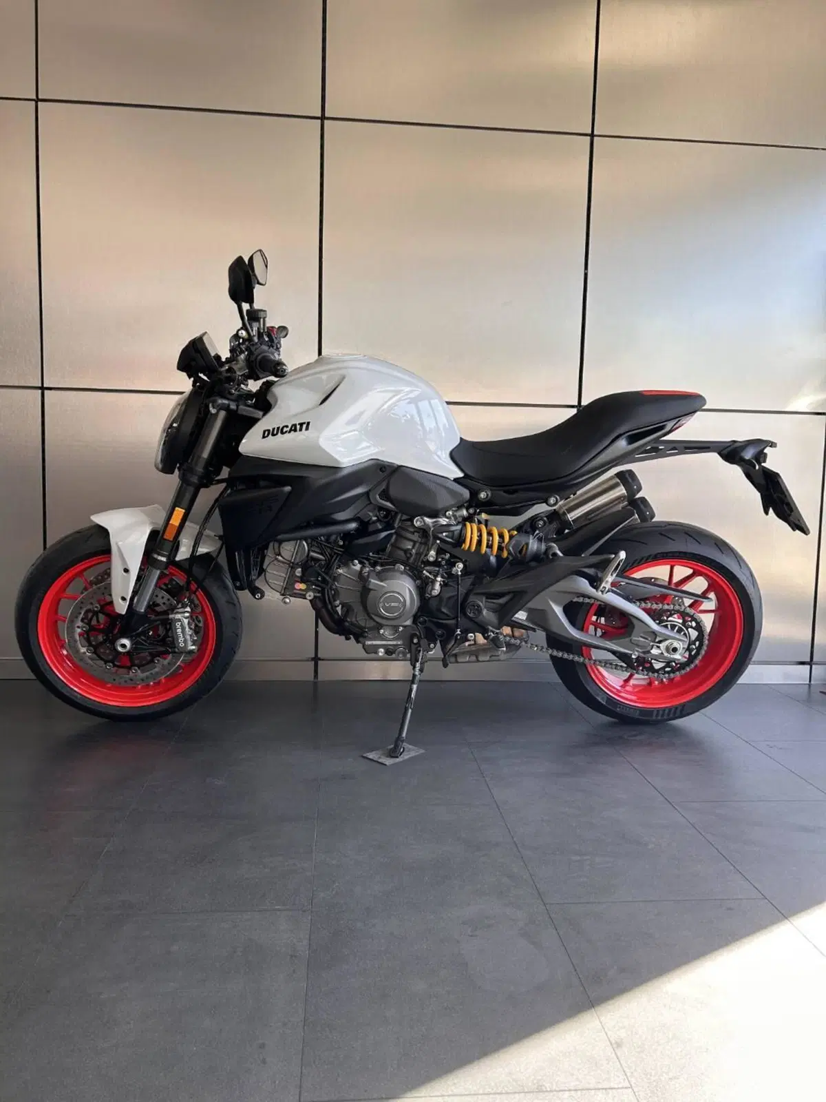 Ducati Monster 890 (2026) (4)