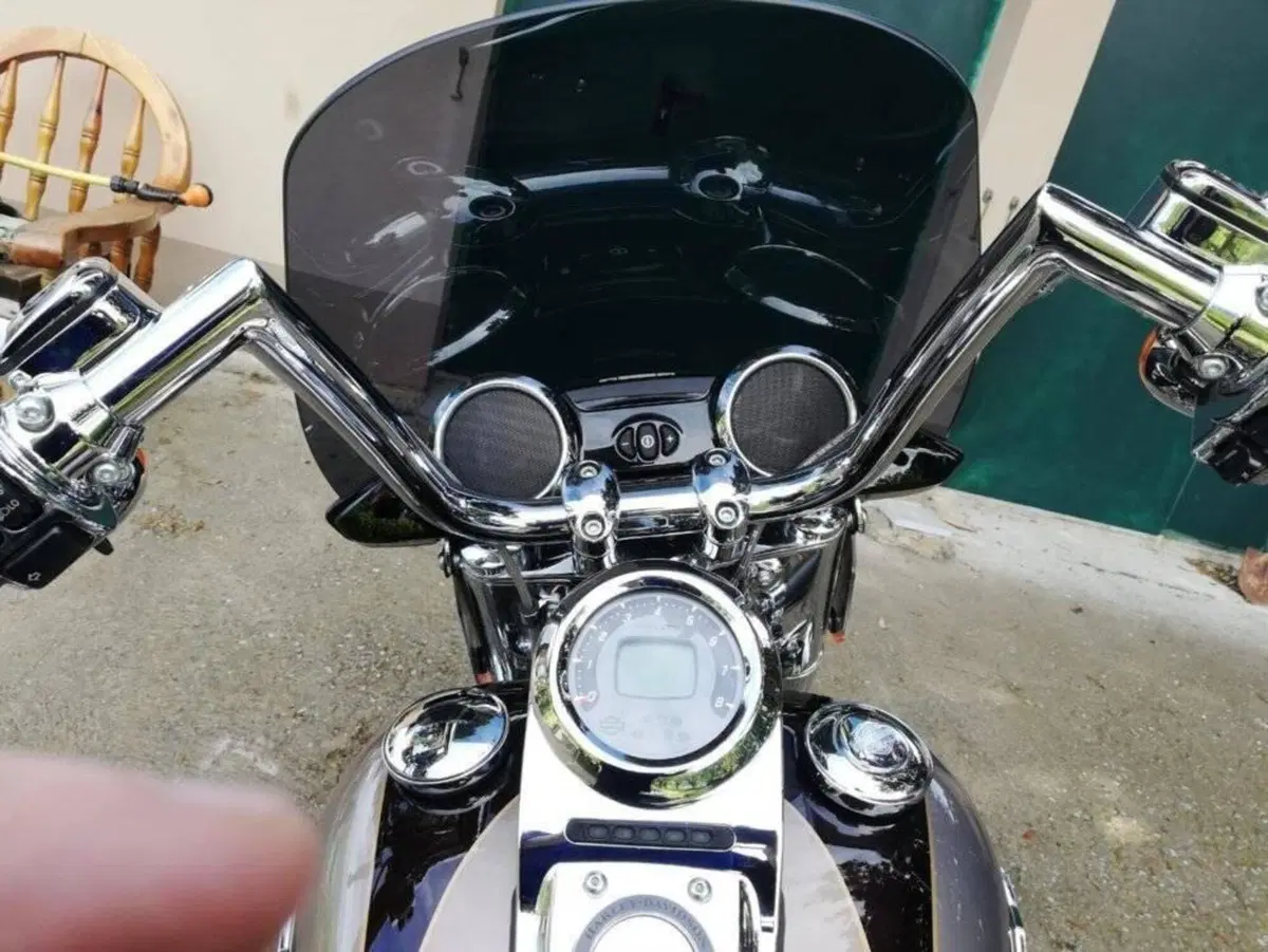 Harley-Davidson 1800 Convertible (2010 - 11) - FLSTSE (3)