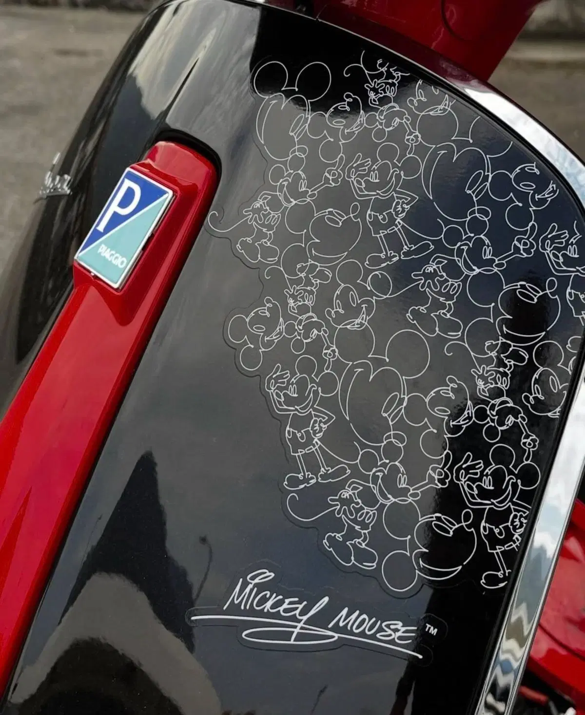 Vespa Primavera 125 Disney Mickey Mouse Edition by Vespa (2023 - 24) (3)