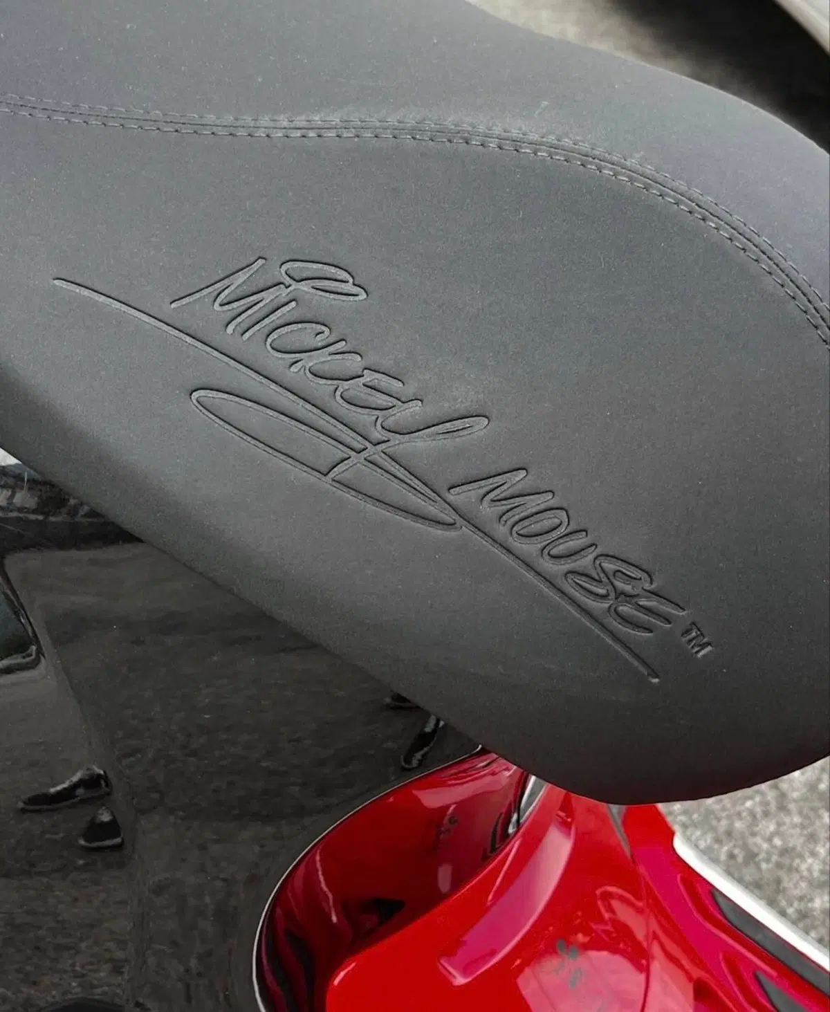 Vespa Primavera 125 Disney Mickey Mouse Edition by Vespa (2023 - 24) (5)
