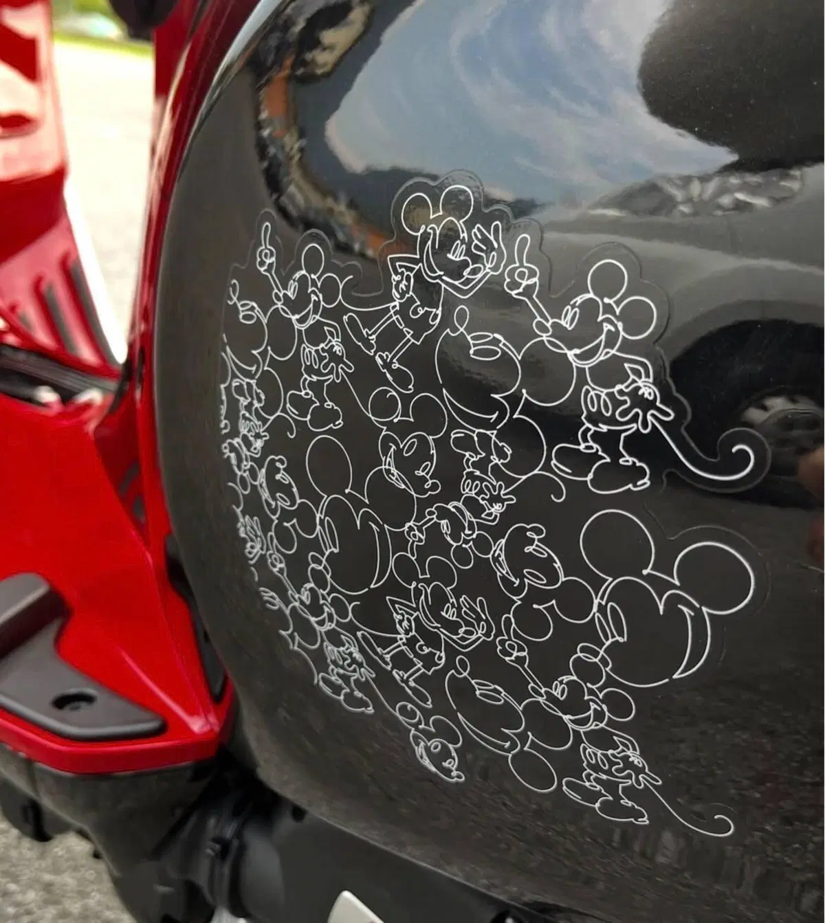 Vespa Primavera 125 Disney Mickey Mouse Edition by Vespa (2023 - 24) (6)