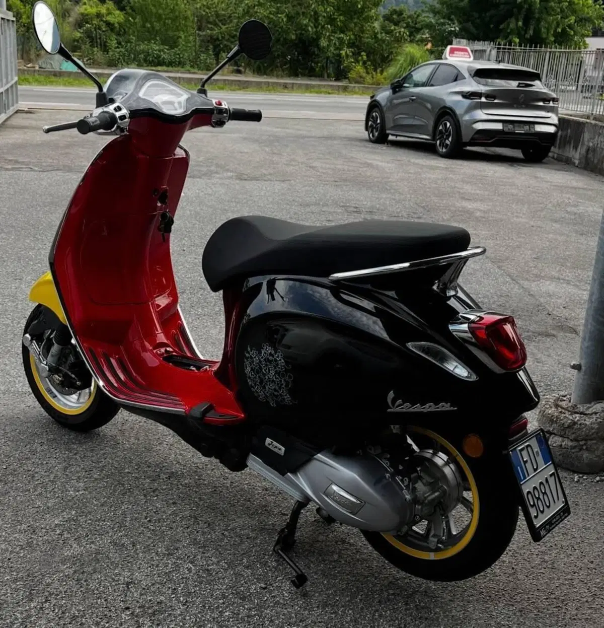 Vespa Primavera 125 Disney Mickey Mouse Edition by Vespa (2023 - 24) (7)