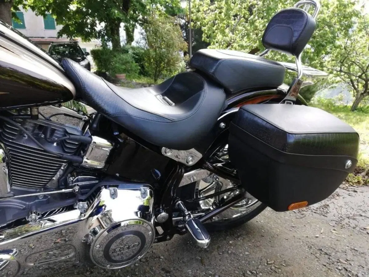 Harley-Davidson 1800 Convertible (2010 - 11) - FLSTSE (4)