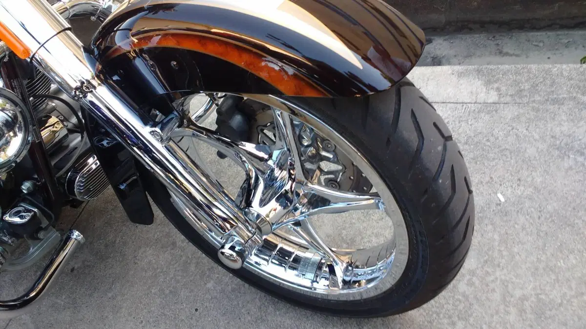 Harley-Davidson 1800 Convertible (2010 - 11) - FLSTSE (8)