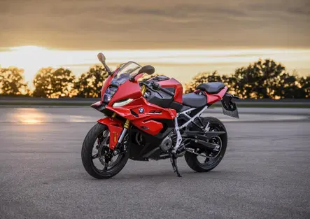 Novità BMW F 450 RR: la sportiva con il DNA della S 1000 RR per la patente A2 [VIDEO & GALLERY]