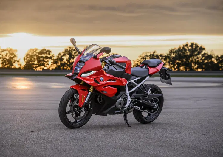 Novità BMW F 450 RR: la sportiva con il DNA della S 1000 RR per la patente A2 [VIDEO & GALLERY]