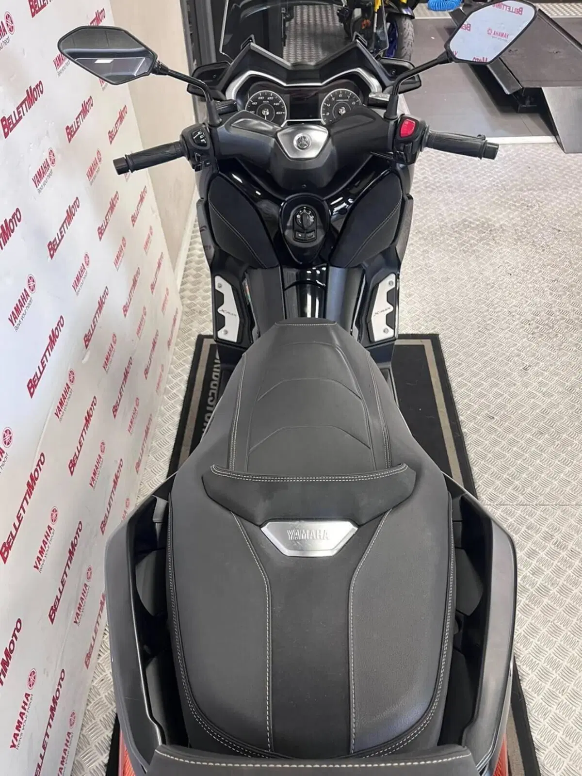 Yamaha X-Max 300 Iron Max (2019 - 20) (2)