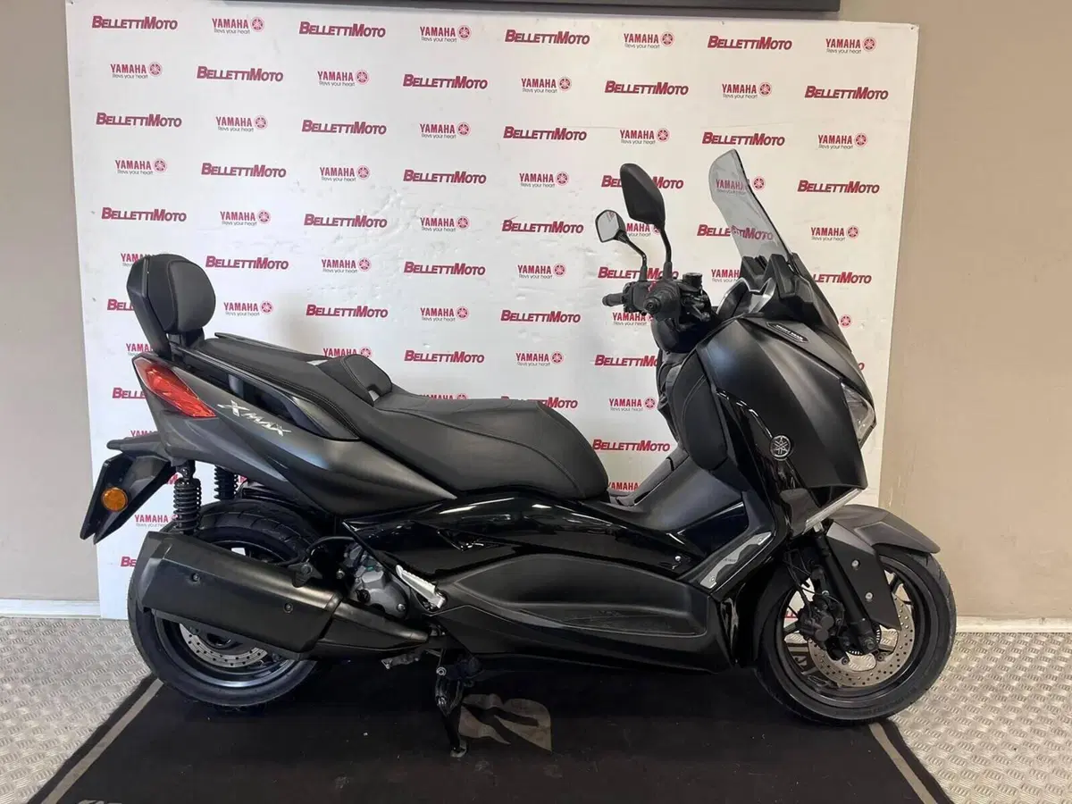 Yamaha X-Max 300 Iron Max (2019 - 20) (4)
