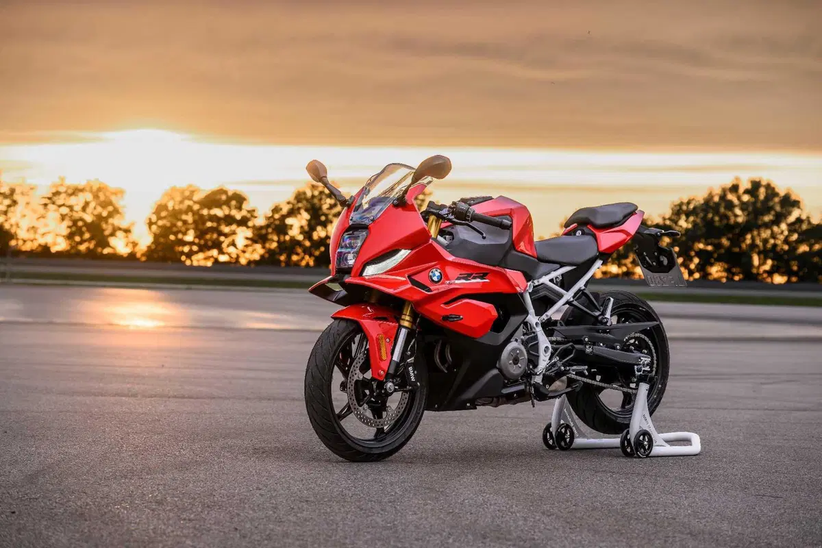 Novità BMW F 450 RR: la sportiva con il DNA della S 1000 RR per la patente A2 [VIDEO & GALLERY]