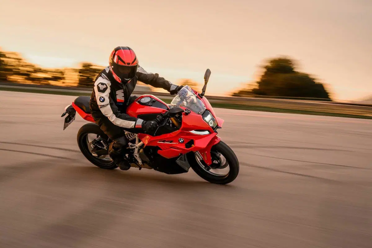 Novità BMW F 450 RR: la sportiva con il DNA della S 1000 RR per la patente A2 [VIDEO & GALLERY] (2)