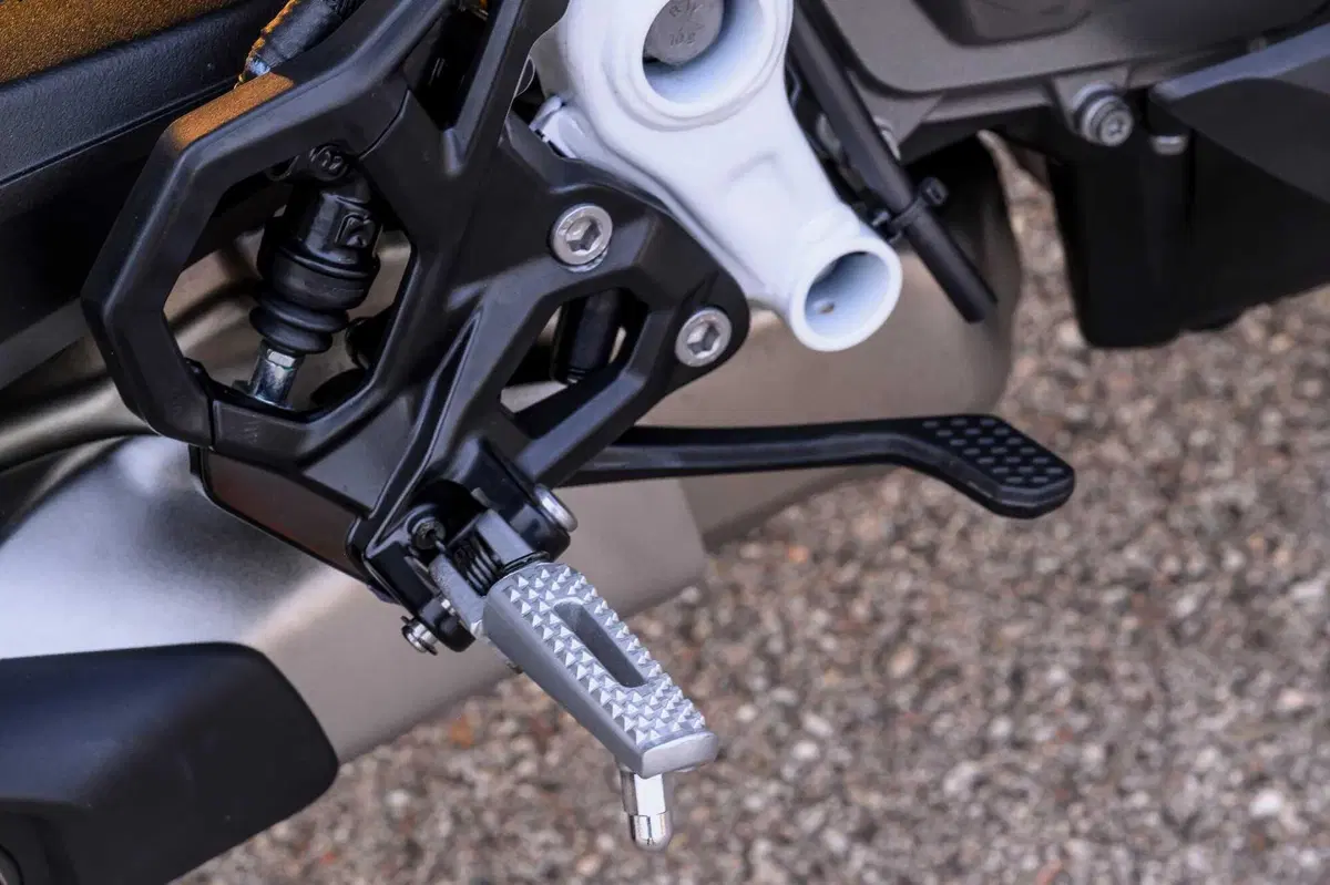Novità BMW F 450 RR: la sportiva con il DNA della S 1000 RR per la patente A2 [VIDEO & GALLERY] (3)