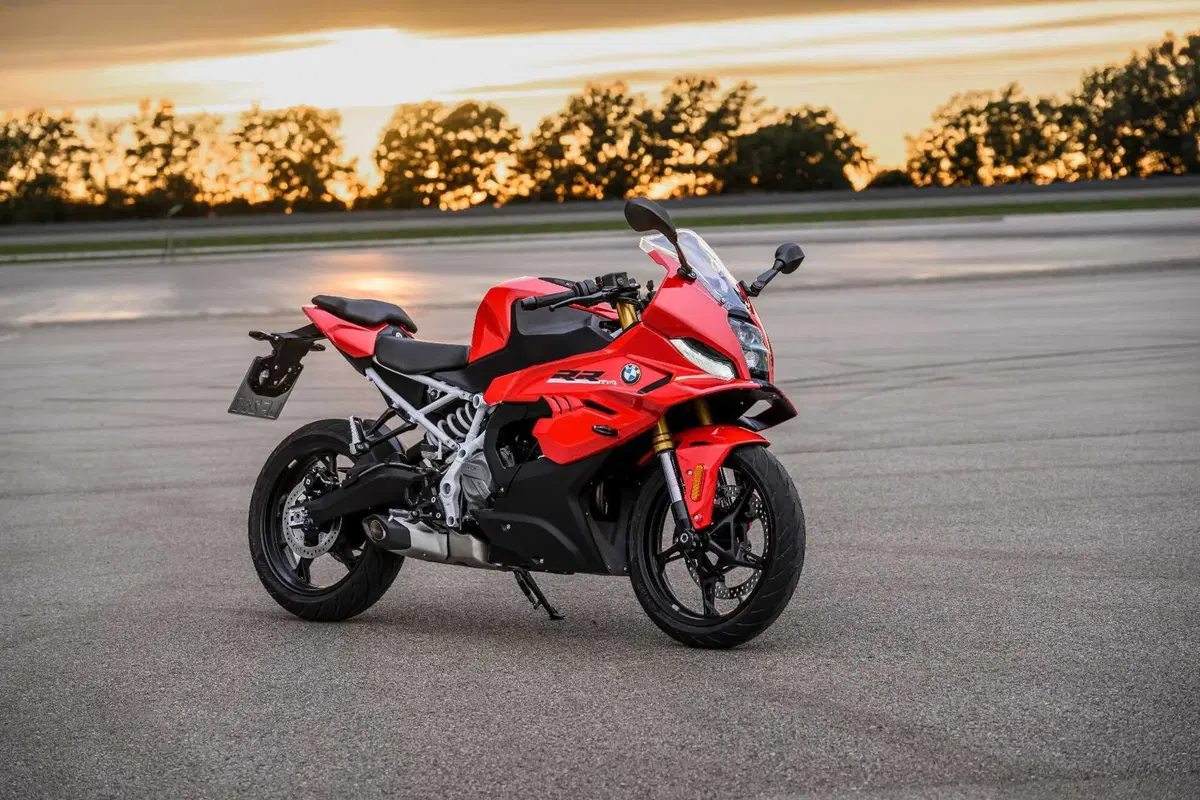 Novità BMW F 450 RR: la sportiva con il DNA della S 1000 RR per la patente A2 [VIDEO & GALLERY] (4)