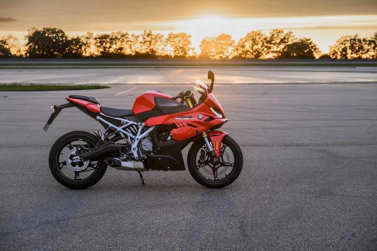 Novità BMW F 450 RR: la sportiva con il DNA della S 1000 RR per la patente A2 [VIDEO & GALLERY] (6)