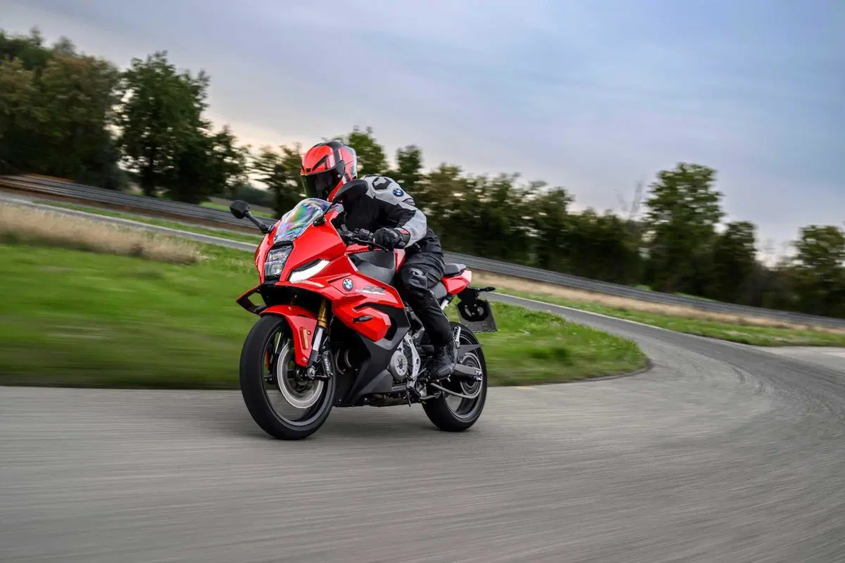 Novità BMW F 450 RR: la sportiva con il DNA della S 1000 RR per la patente A2 [VIDEO & GALLERY] (13)