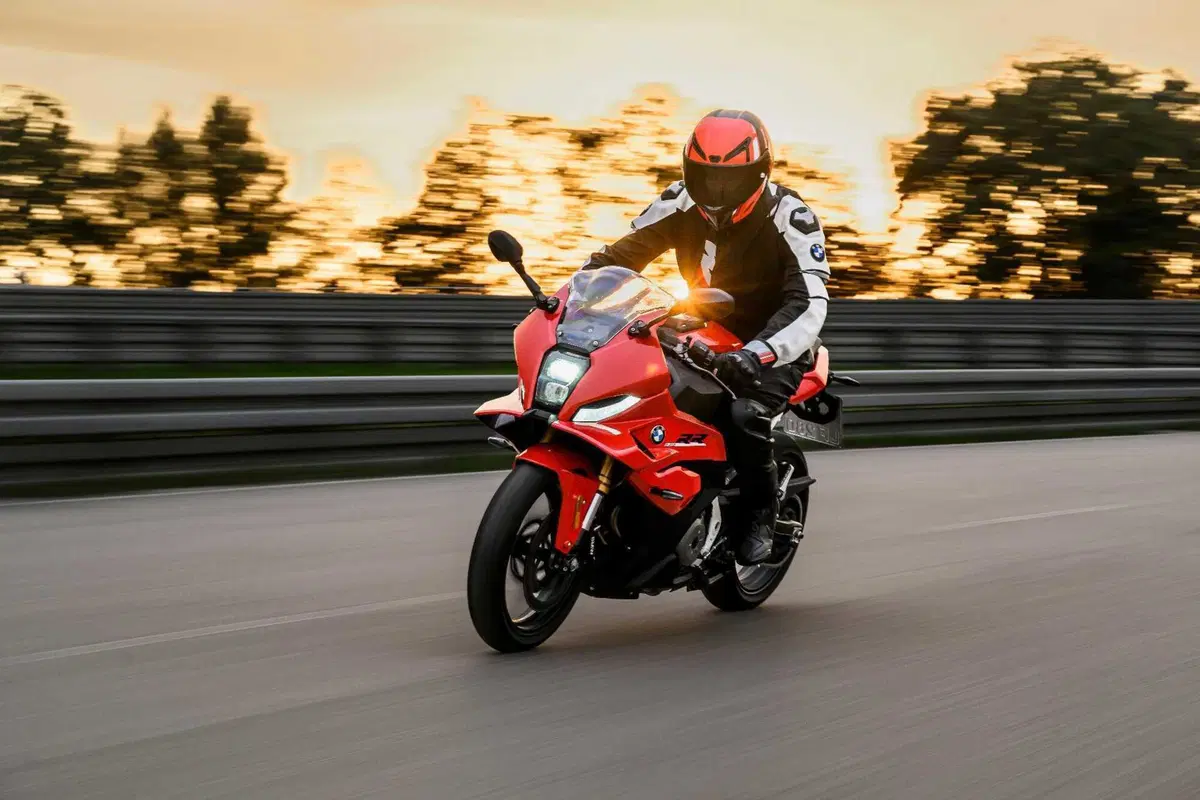 Novità BMW F 450 RR: la sportiva con il DNA della S 1000 RR per la patente A2 [VIDEO & GALLERY] (14)