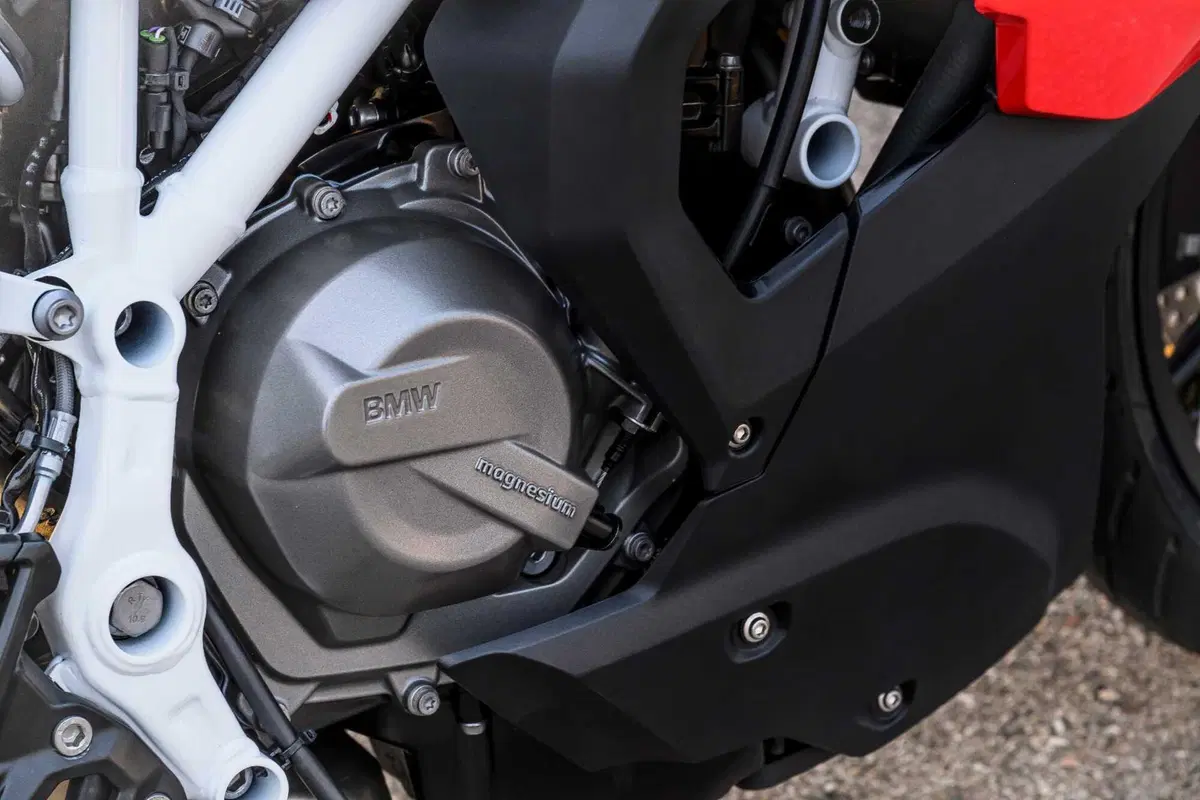 Novità BMW F 450 RR: la sportiva con il DNA della S 1000 RR per la patente A2 [VIDEO & GALLERY] (17)