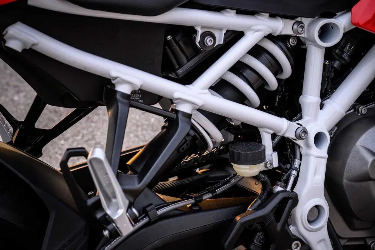 Novità BMW F 450 RR: la sportiva con il DNA della S 1000 RR per la patente A2 [VIDEO & GALLERY] (19)
