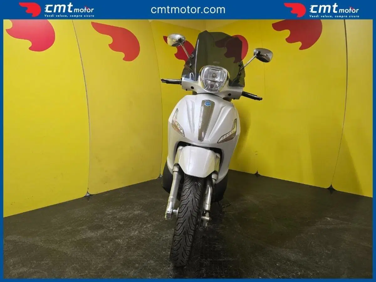 Piaggio Beverly 300 i.e. ABS-ASR (2016 - 20) (2)