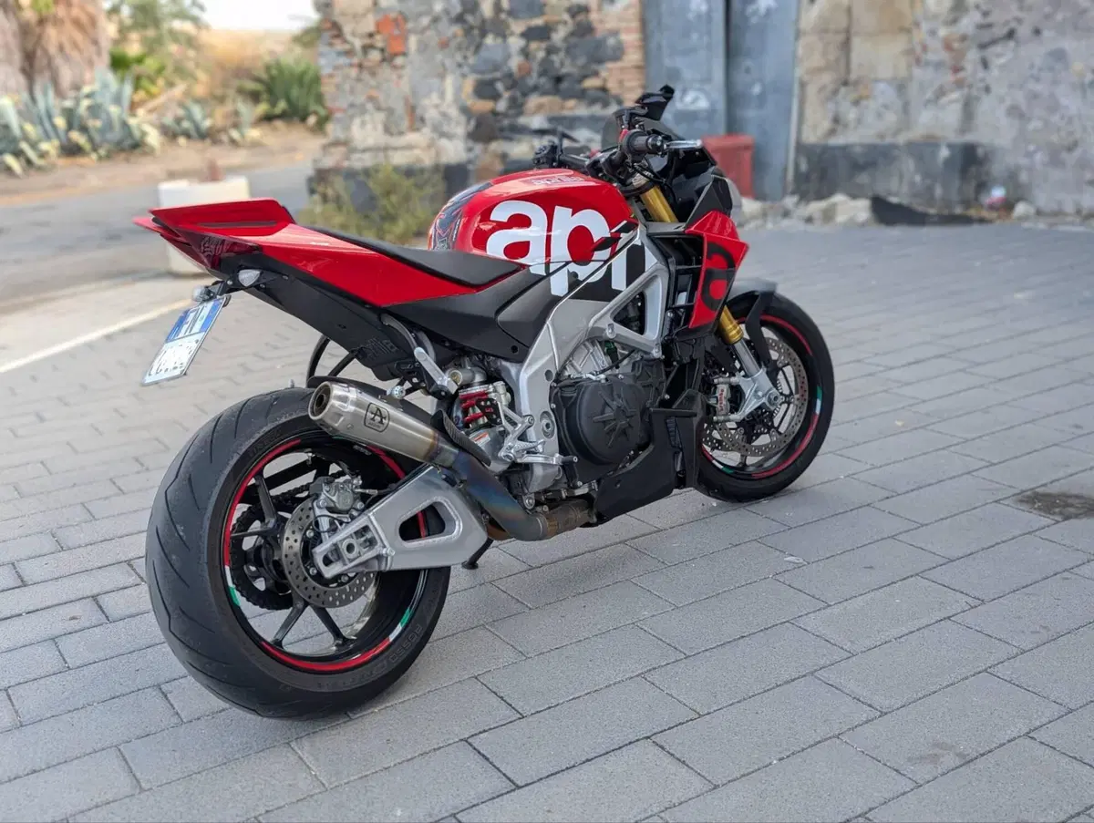 Aprilia Tuono V4 (2021 - 24) (2)