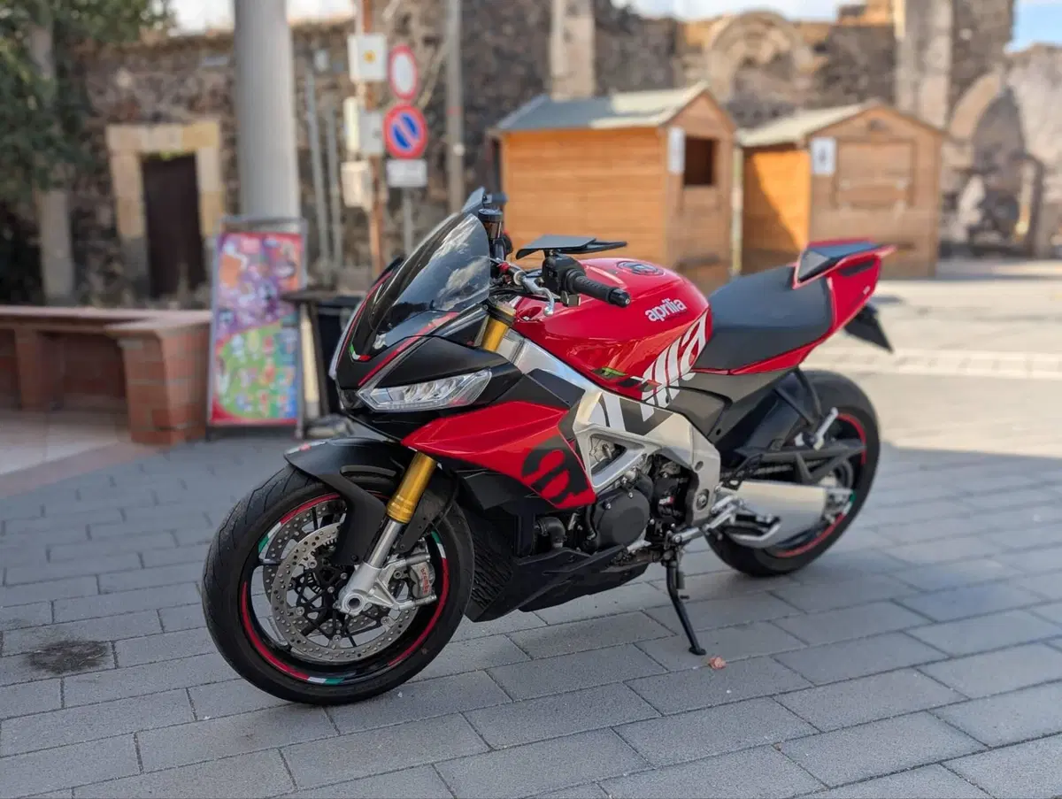Aprilia Tuono V4 (2021 - 24) (4)