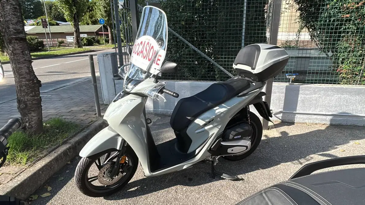 Honda SH 150i (2024 - 25) (3)