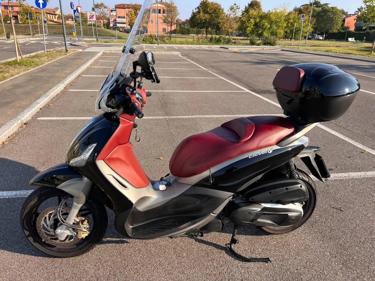 Piaggio Beverly 350 SportTouring ie (2011 - 15)