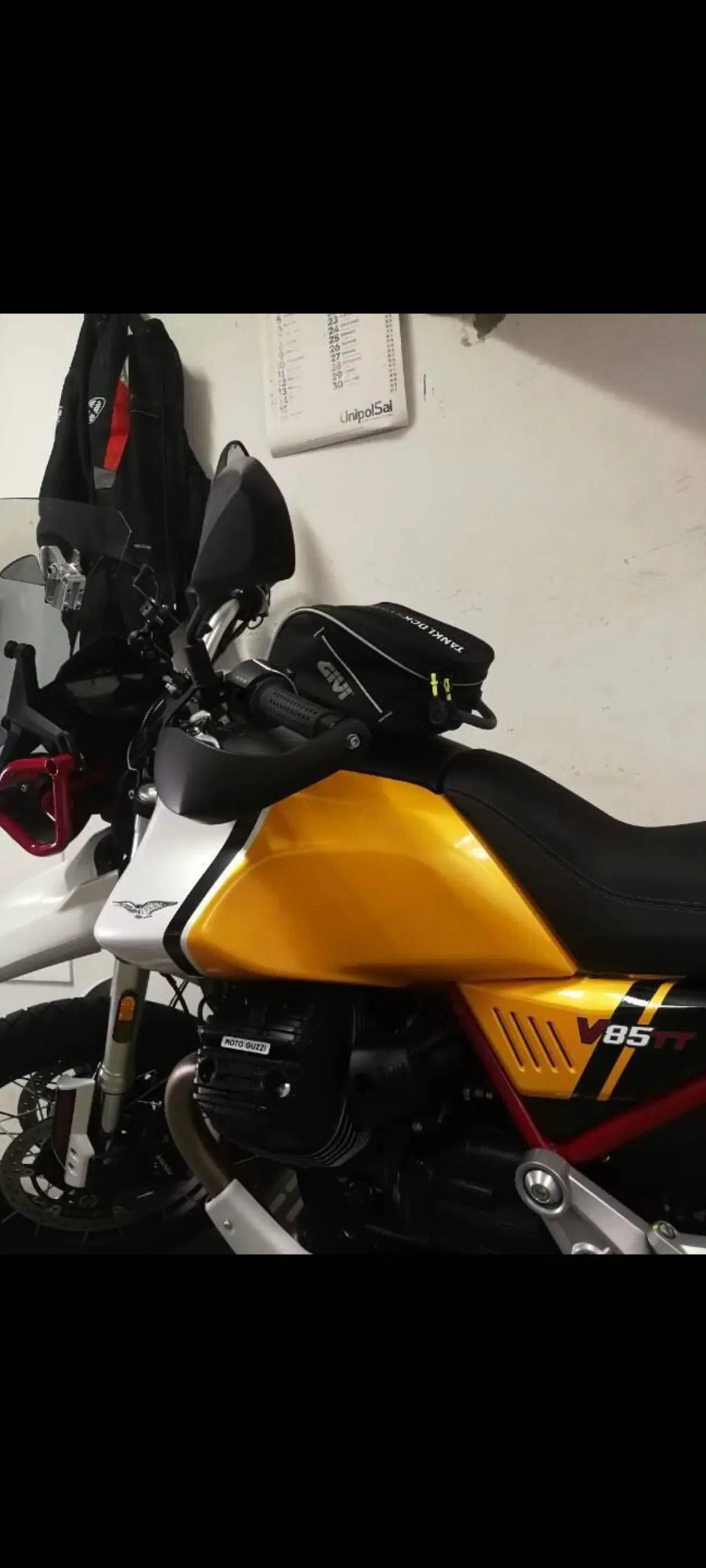 Moto Guzzi V85 TT Evocative Graphics (2021 - 23) (5)