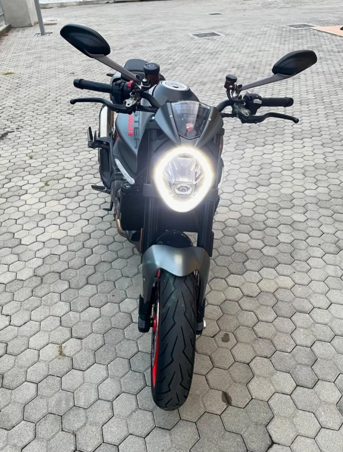 Ducati Monster 937 + (2021 - 25) (2)
