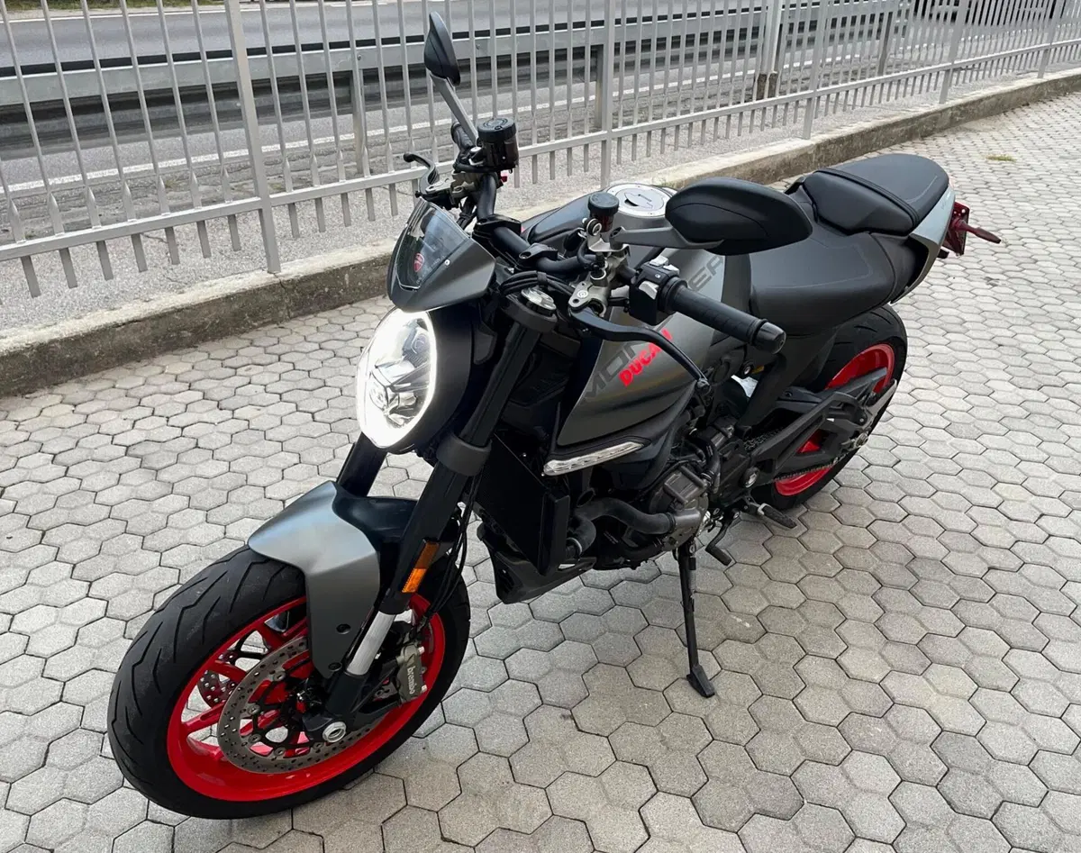 Ducati Monster 937 + (2021 - 25) (3)