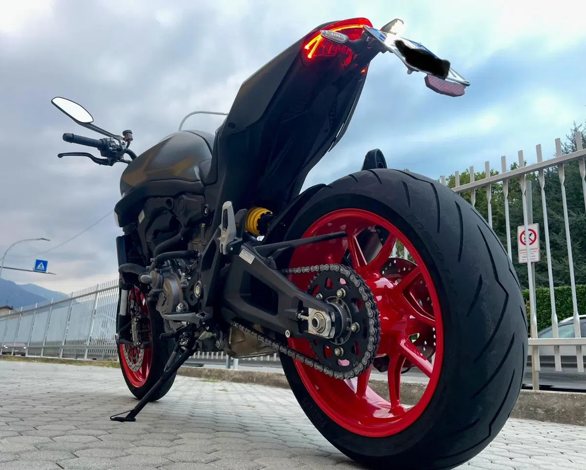 Ducati Monster 937 + (2021 - 25) (4)