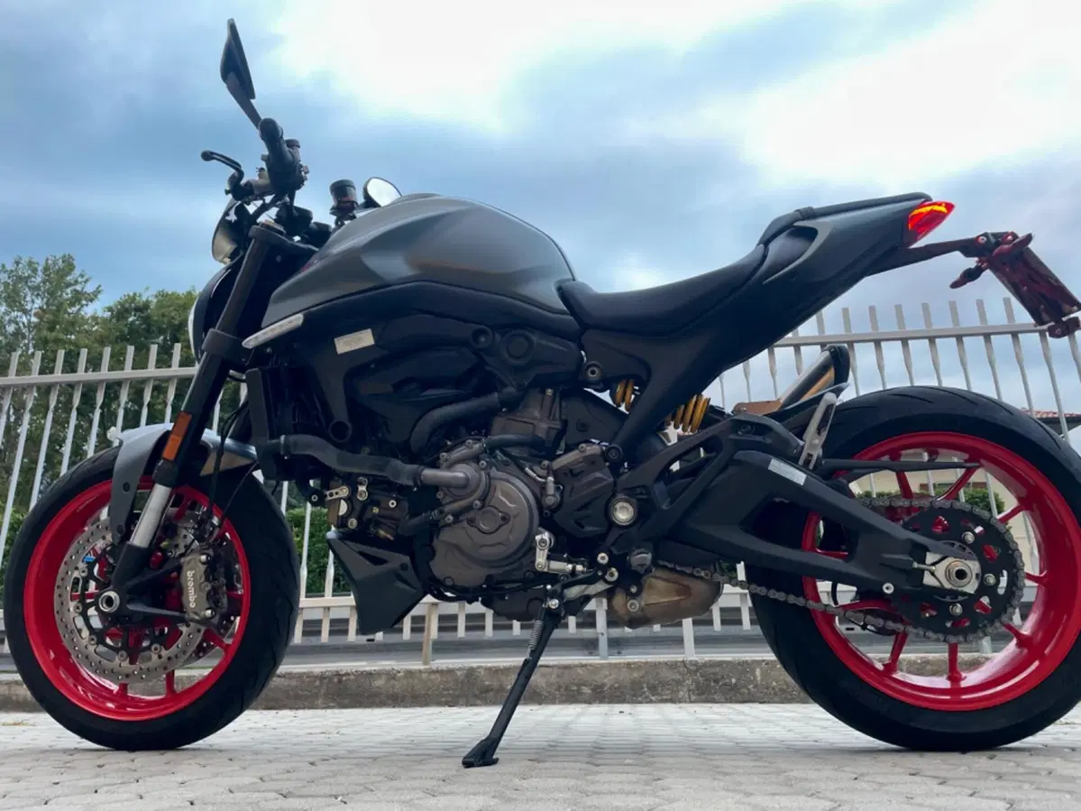 Ducati Monster 937 + (2021 - 25) (5)