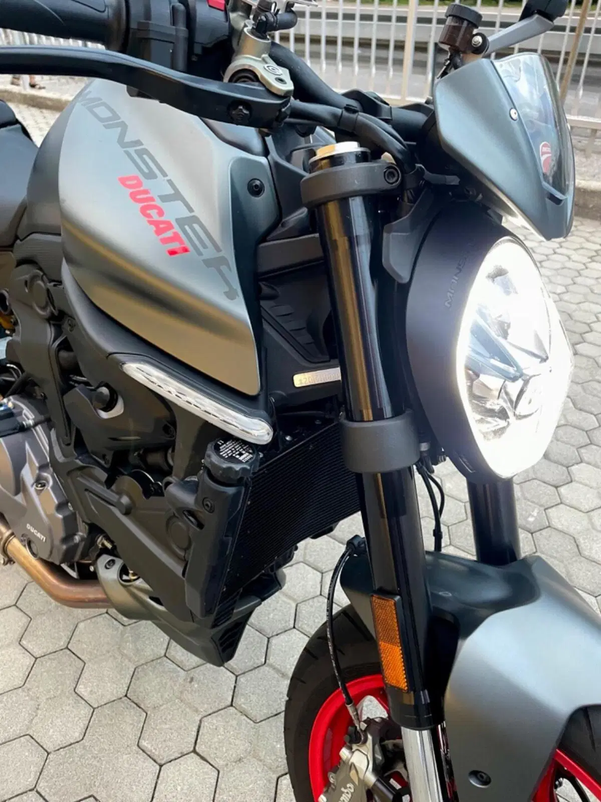 Ducati Monster 937 + (2021 - 25) (9)