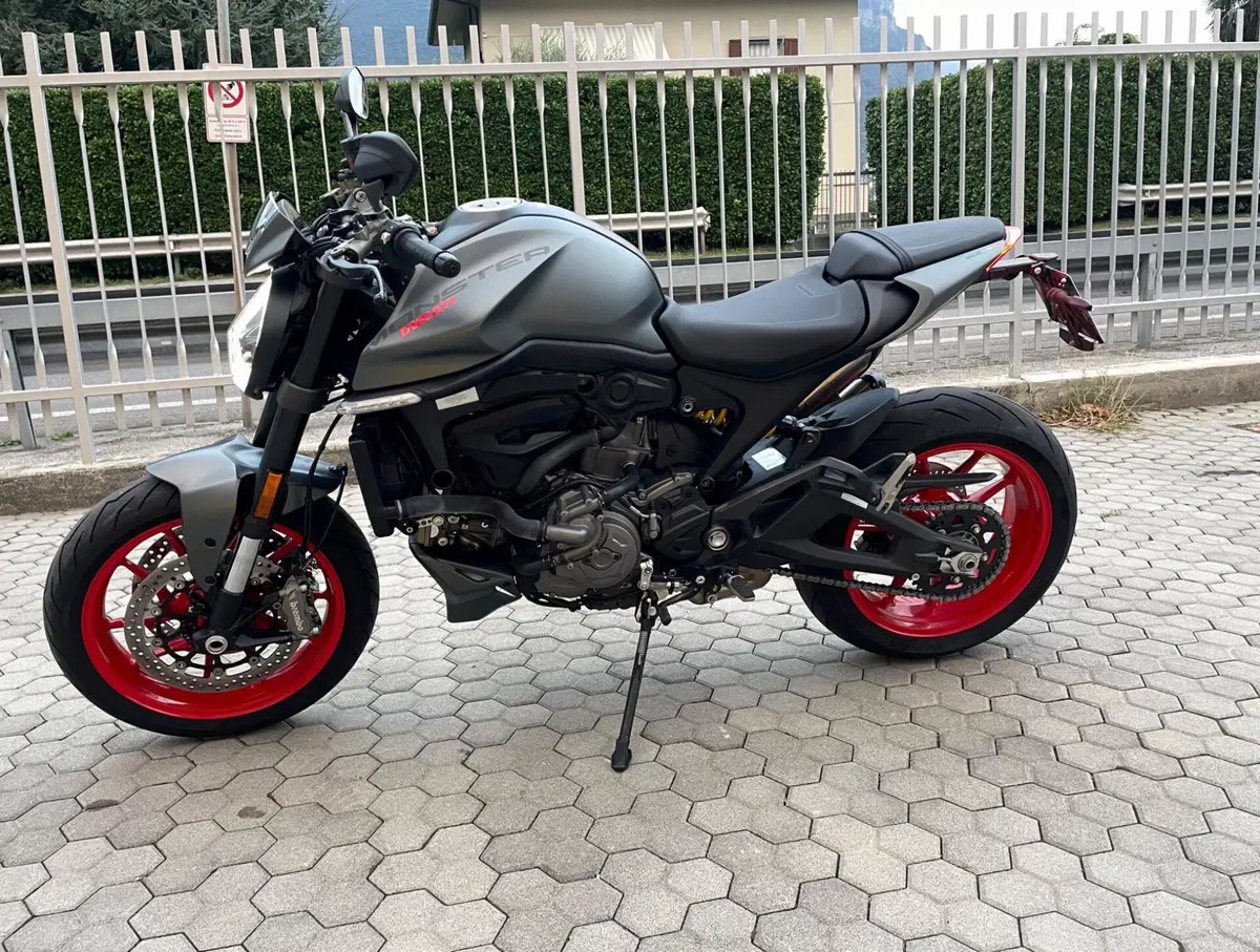 Ducati Monster 937 + (2021 - 25)