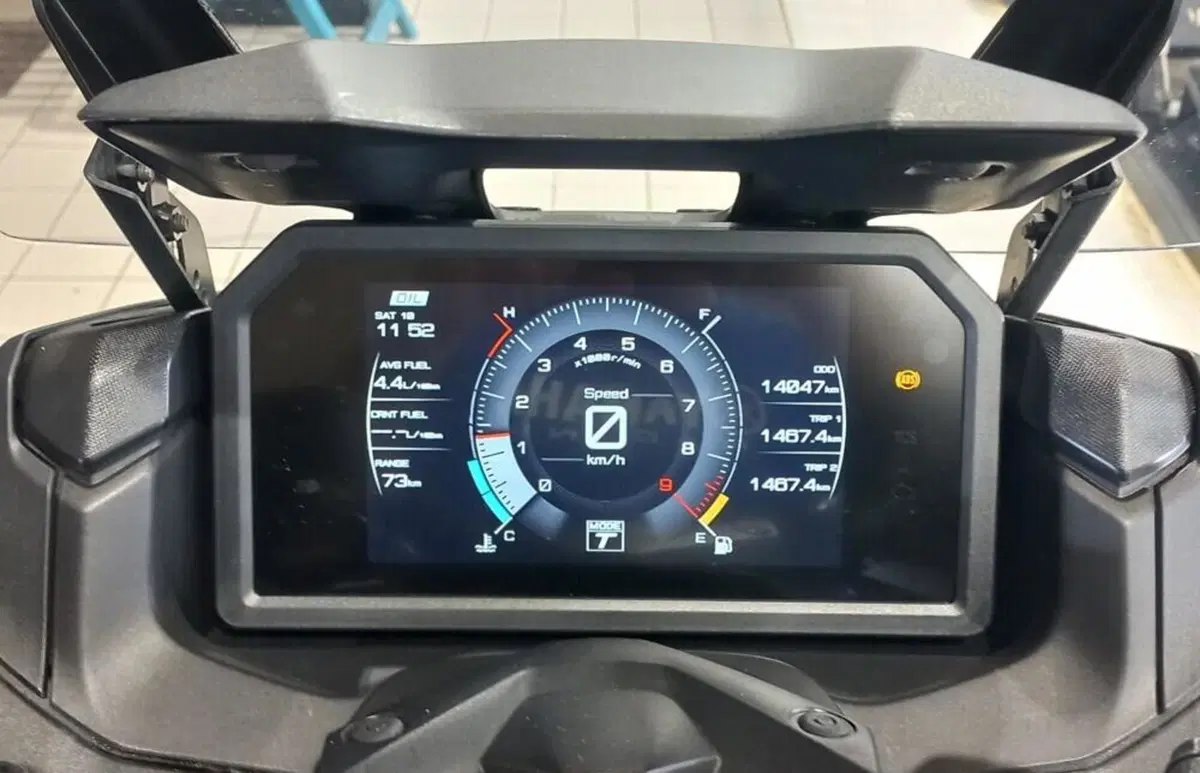 Yamaha T-Max 560 (2022 - 24) (4)