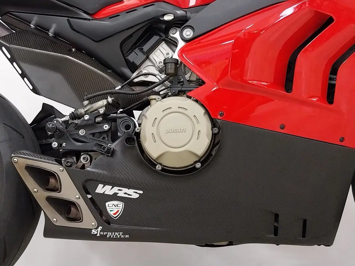 Ducati Panigale V4 S (2022 - 24) (12)