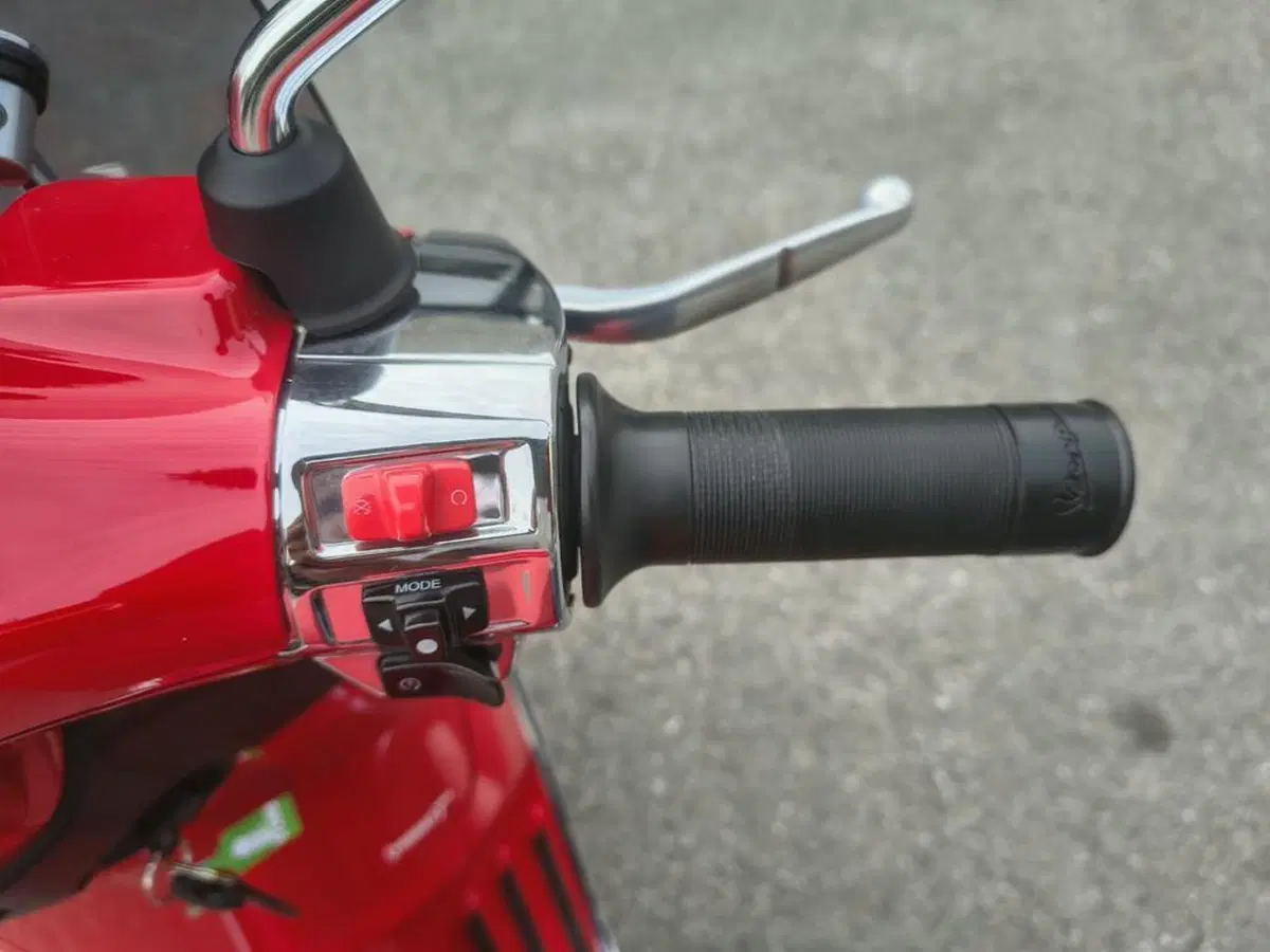 Vespa Primavera 125 RED (2021 - 24) (6)