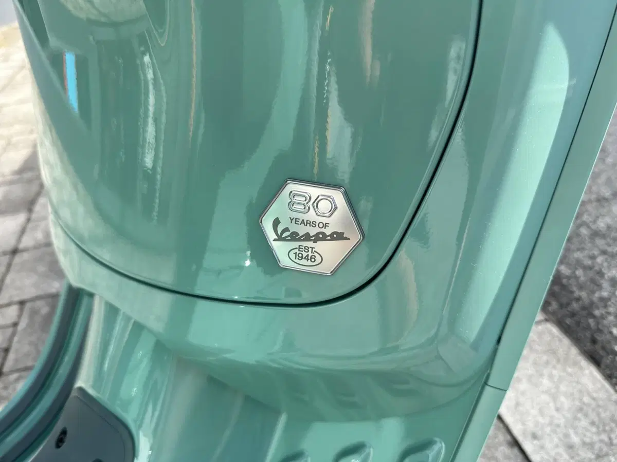 Vespa Primavera 125 80th (2026) (3)