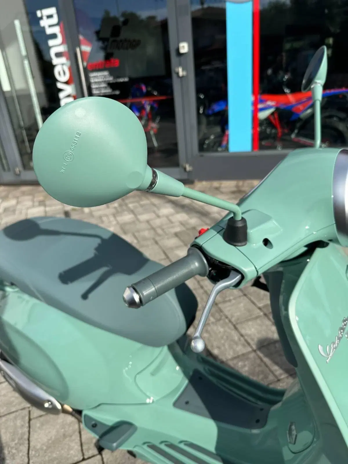 Vespa Primavera 125 80th (2026) (5)